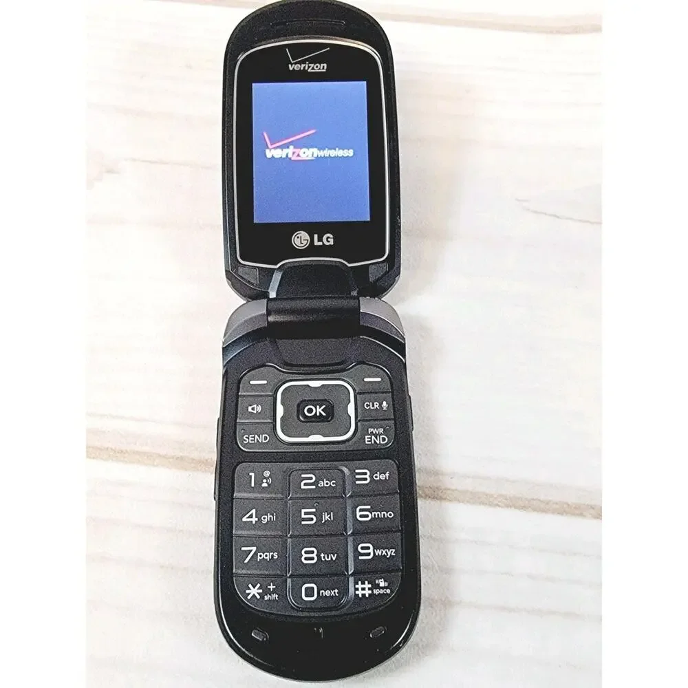 LG LG-VN150S Revere 2 Gray Verizon Flip Cellular Phone W/ Charging Cord Tested